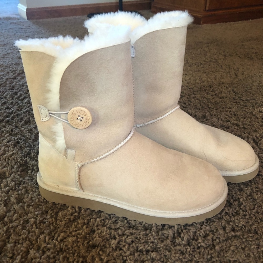 Perfect condition tan Ugg boots